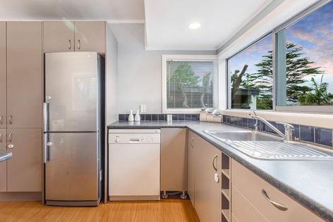 Photo of property in 6 Crompton Road, Massey, Auckland, 0614