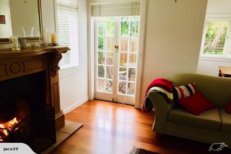 Photo of property in 10 Faulkner Road, Northcote Point, Auckland, 0627