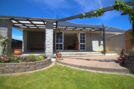 Photo of property in 16 Wychwood Crescent, Bishopdale, Christchurch, 8053