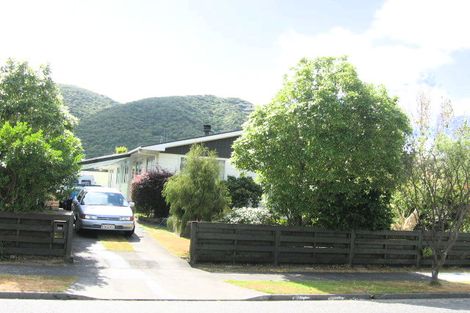 Photo of property in 24 Omaha Grove, Totara Park, Upper Hutt, 5018
