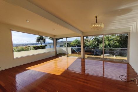 Photo of property in 271 Bleakhouse Road, Mellons Bay, Auckland, 2014