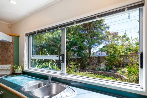 Photo of property in 13 Lookout Drive, Laingholm, Auckland, 0604