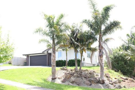 Photo of property in 2 Malbec Place, Huapai, Kumeu, 0810