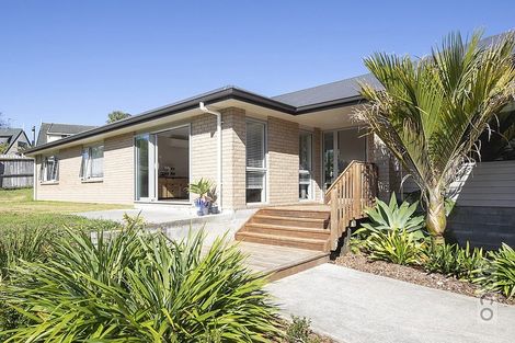 Photo of property in 23 Crabb Fields Lane, Riverhead, 0820