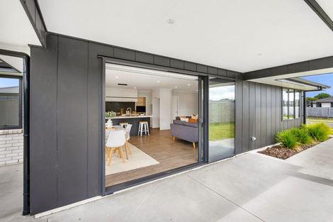 Photo of property in 28 Saint Michael Crescent, One Tree Point, 0118