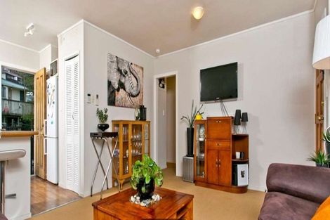 Photo of property in 1/108 Canongate Street, Birkdale, Auckland, 0626