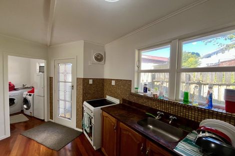 Photo of property in 28 Batchelor Street, Newlands, Wellington, 6037