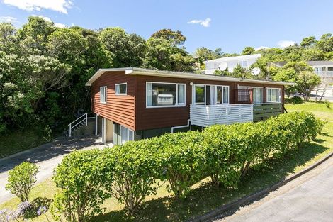 Photo of property in 1/15 Bloomsbury Grove, Newlands, Wellington, 6037