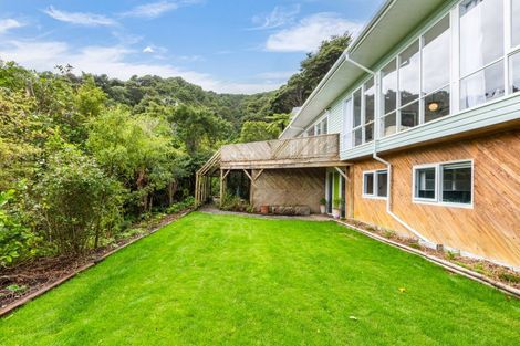 Photo of property in 12 Whiorau Grove, Lowry Bay, Lower Hutt, 5013
