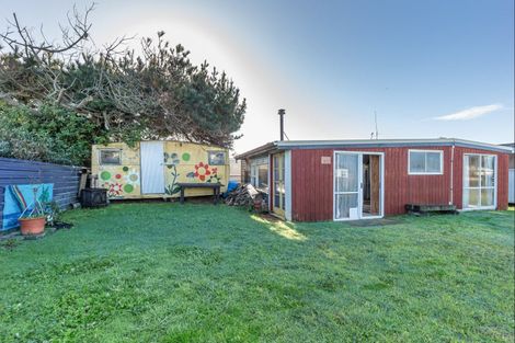 Photo of property in 25 Himatangi Street, Himatangi Beach, Foxton, 4891