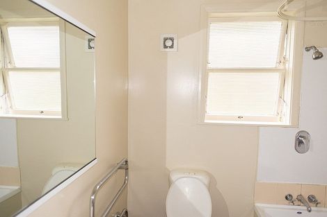 Photo of property in 77 Manor Place, Dunedin Central, Dunedin, 9016