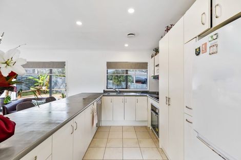 Photo of property in 12 Roy Maloney Drive, Henderson, Auckland, 0612