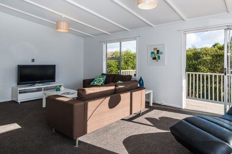 Photo of property in 16 Kirby Street, Glendene, Auckland, 0602