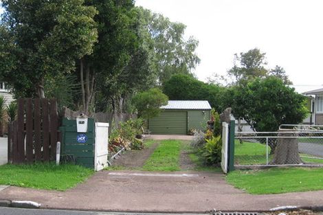 Photo of property in 12 Brookfield Road, Te Atatu Peninsula, Auckland, 0610