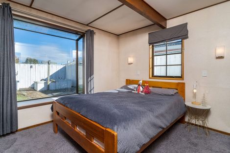 Photo of property in 1 Duthie Street, Milton, 9220