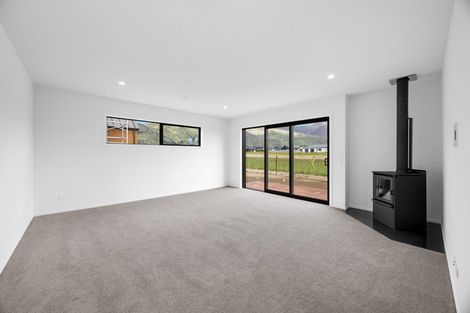Photo of property in 17 Packer Road, Wanaka, 9382