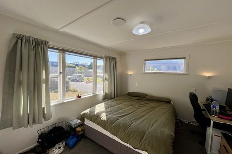 Photo of property in 28 Batchelor Street, Newlands, Wellington, 6037