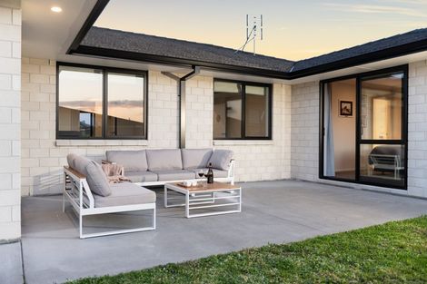 Photo of property in 16 Waghorn Street, Pyes Pa, Tauranga, 3112