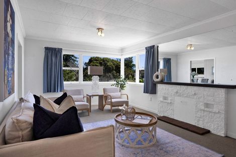 Photo of property in 37 Awanui Street, Merrilands, New Plymouth, 4312