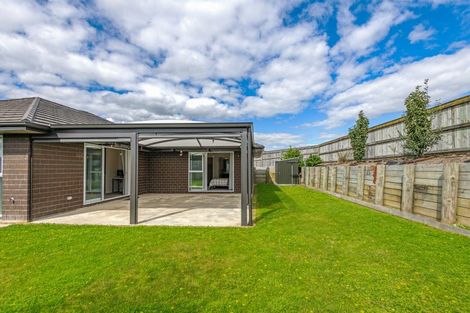 Photo of property in 13 Mediterranean Grove, Fitzherbert, Palmerston North, 4410