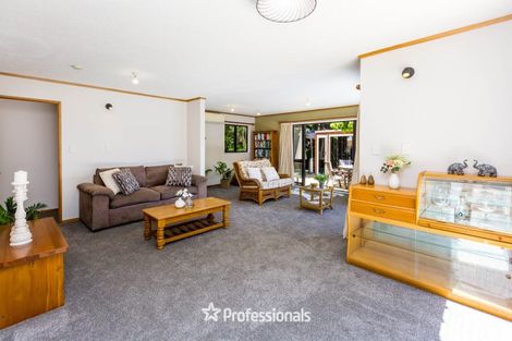 Photo of property in 8 King Charles Drive, Kingsley Heights, Upper Hutt, 5018