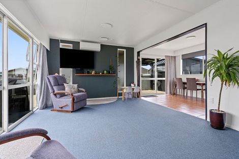 Photo of property in 39 Heather Street, Levin, 5510