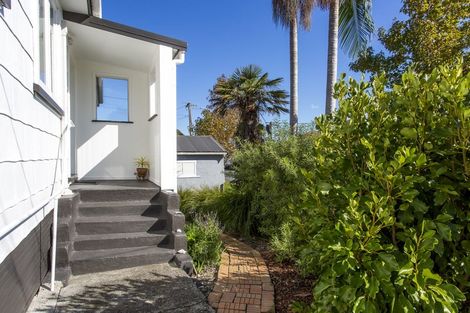 Photo of property in 17 Awaroa Road, Helensville, 0800