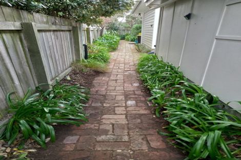 Photo of property in 1/15 Apu Crescent, Lyall Bay, Wellington, 6022