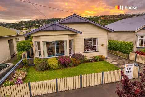 Photo of property in 4 West Avenue, Saint Clair, Dunedin, 9012