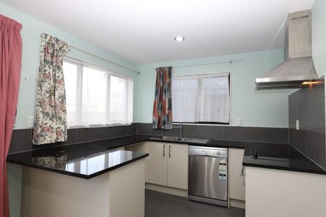 Photo of property in 16 Fiesta Drive, Half Moon Bay, Auckland, 2012