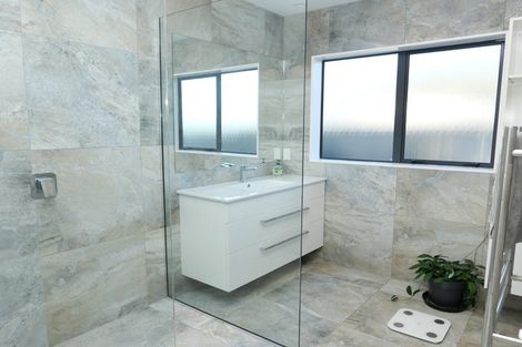 Photo of property in 68 Guildford Drive, Paraparaumu, 5032