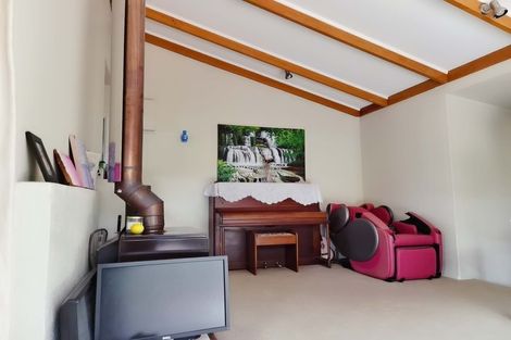 Photo of property in 77 Beechdale Crescent, Pakuranga Heights, Auckland, 2010