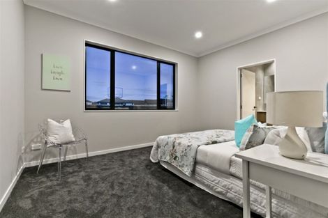 Photo of property in 7 Len Ireland Drive, Kumeu, 0810