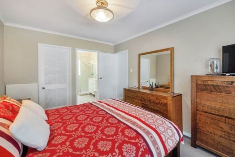 Photo of property in 49 Stapleford Crescent, Browns Bay, Auckland, 0630