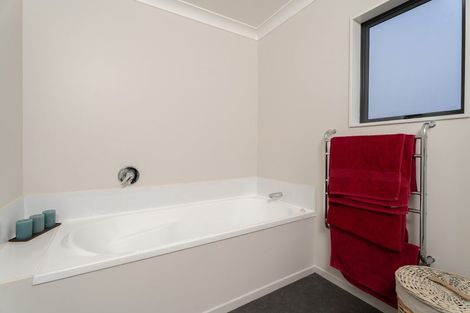 Photo of property in 49 Erlestoke Crescent, Churton Park, Wellington, 6037