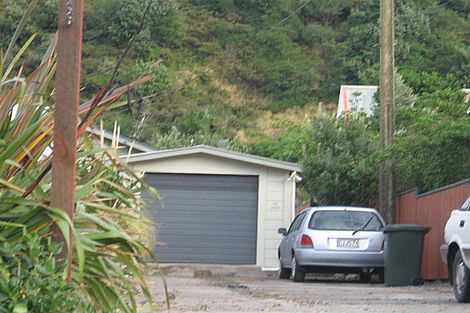 Photo of property in 25 Happy Valley Road, Owhiro Bay, Wellington, 6023