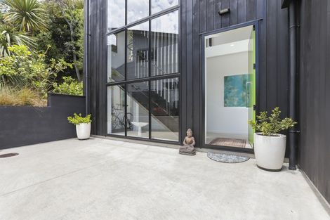 Photo of property in 102 Balmain Road, Chatswood, Auckland, 0626