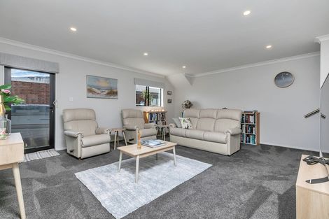 Photo of property in 29 Bernleigh Terrace, West Harbour, Auckland, 0618