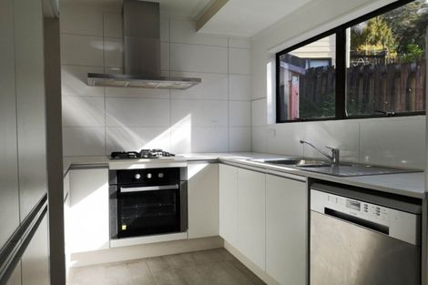 Photo of property in 2/20 Jenanne Place, Totara Vale, Auckland, 0629