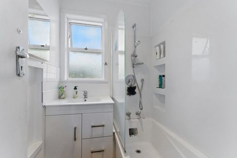 Photo of property in 28 Miro Street, Castlecliff, Whanganui, 4501