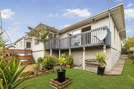 Photo of property in 2/55 Sungrove Rise, Sunnyvale, Auckland, 0612