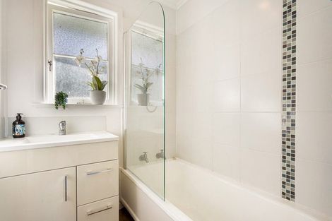 Photo of property in 1/6 Braebank Lane, Te Atatu South, Auckland, 0610