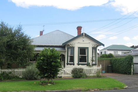 Photo of property in 60 Symonds Street, Onehunga, Auckland, 1061