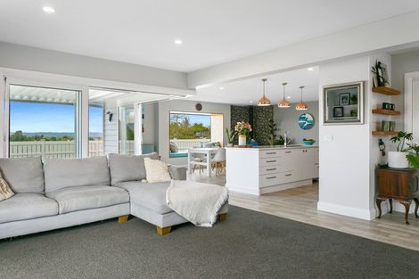 Photo of property in 97 Loch Views Road, Acacia Bay, Taupo, 3385