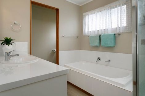 Photo of property in 2/122 Taupo View Road, Taupo, 3330