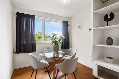 Photo of property in 5 Lendic Avenue, Henderson, Auckland, 0612