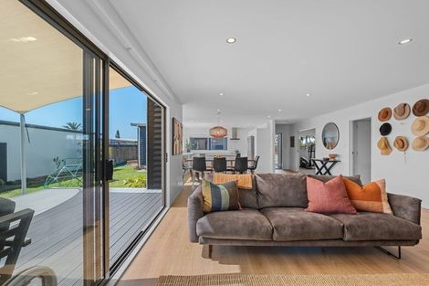 Photo of property in 130a Wairau Road, Oakura, 4314