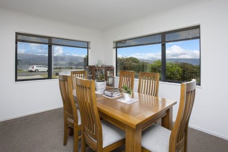 Photo of property in 61 Percy Kinsman Crescent, Riverstone Terraces, Upper Hutt, 5018
