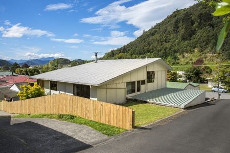 Photo of property in 73 Devon Street, Picton, 7220