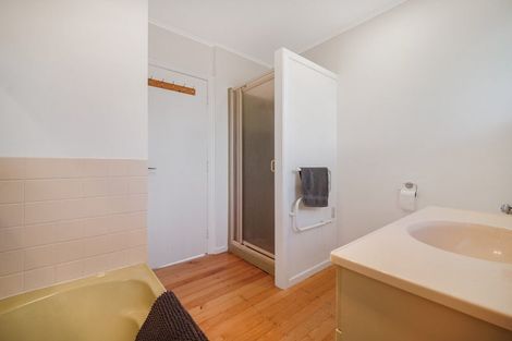 Photo of property in 32 Essex Street, Te Atatu South, Auckland, 0610